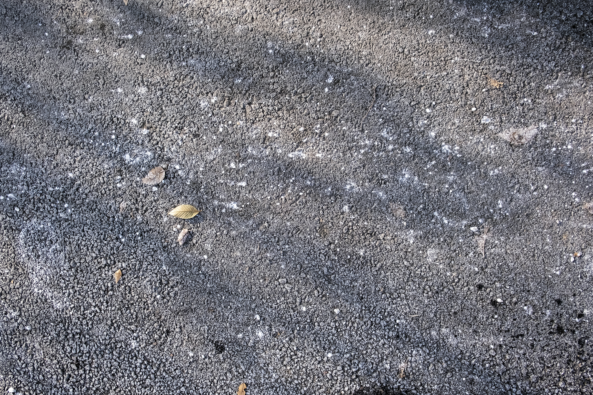 判断题一般钠钙硅玻璃要求具有一定的气体率易于澄清和均化一般为15－20。错误。钠钙硅玻璃一般要求气体率低通常在1以下以确保玻璃的质量和透明度。41 判断题 配合料加料时一般为设备容积的30－50混合时间2～5分钟。错误。配合料加料时加入的量应根据具体情况而定不一定是设备容积的30-50。混合时间也取决于具体情况可能会长达几十分钟甚至几小时。40 判断题 玻璃在熔制过程中玻璃液的形成是硅酸盐形成过程