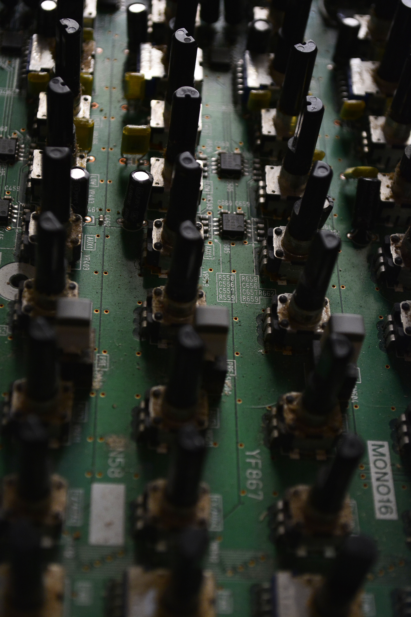 把下面这段话改写一下保持原意不变2016年7月7日——20日在这个即将结束大一生活的暑假我们进行了电气工程学院电子市场调查对常用电气元件以及计算机进行了详细的调查和总结收获颇丰。在指导老师的引导下我们走访了城隍庙和电脑一条街对市面上存在的电子产品进行了一系列的调查和记录。