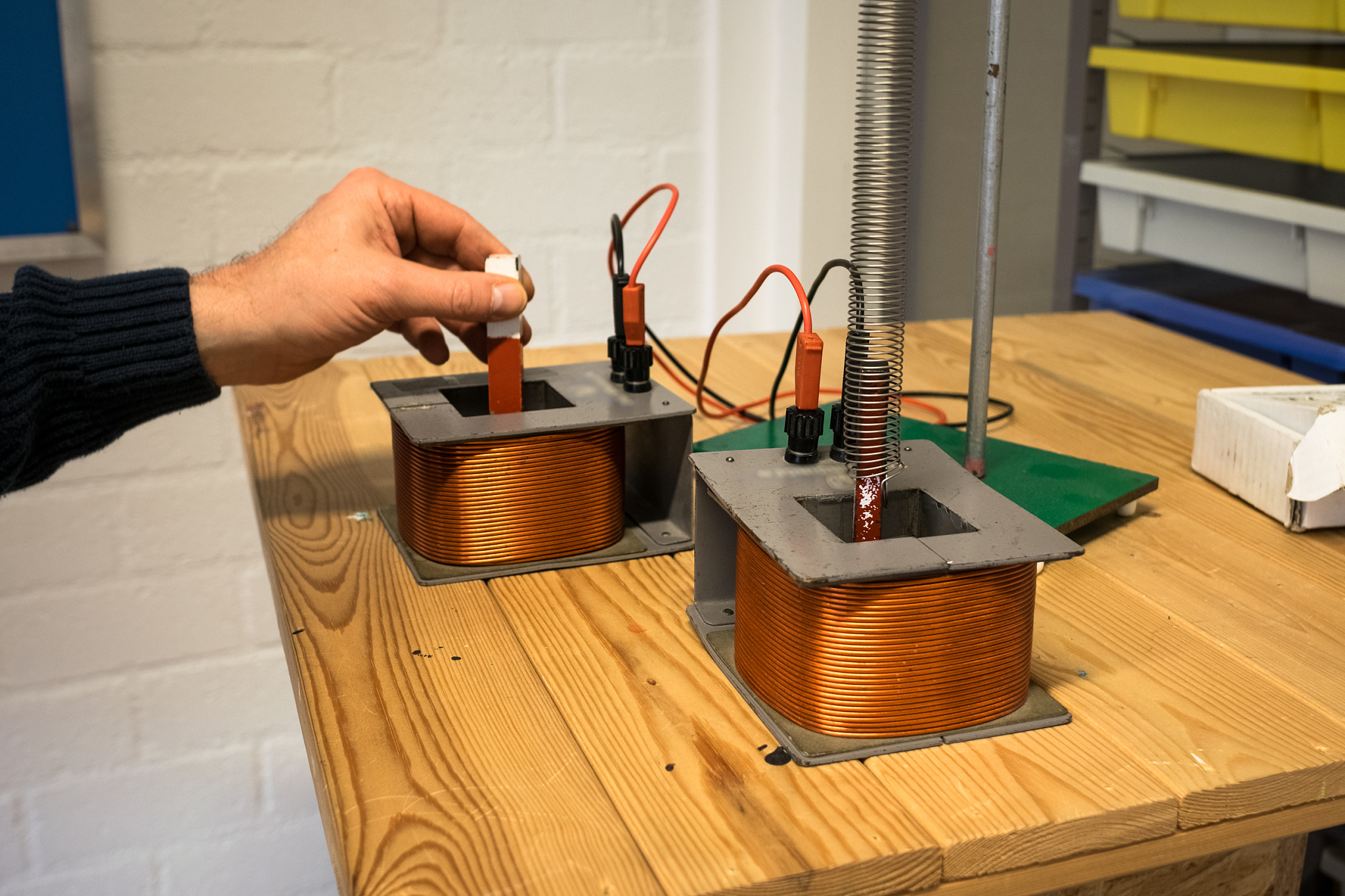 100A超导电磁铁能达到多大磁场