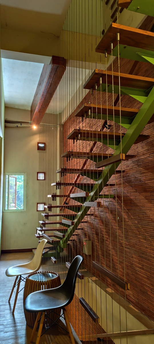 旋转楼梯：节省空间、美观实用的选择