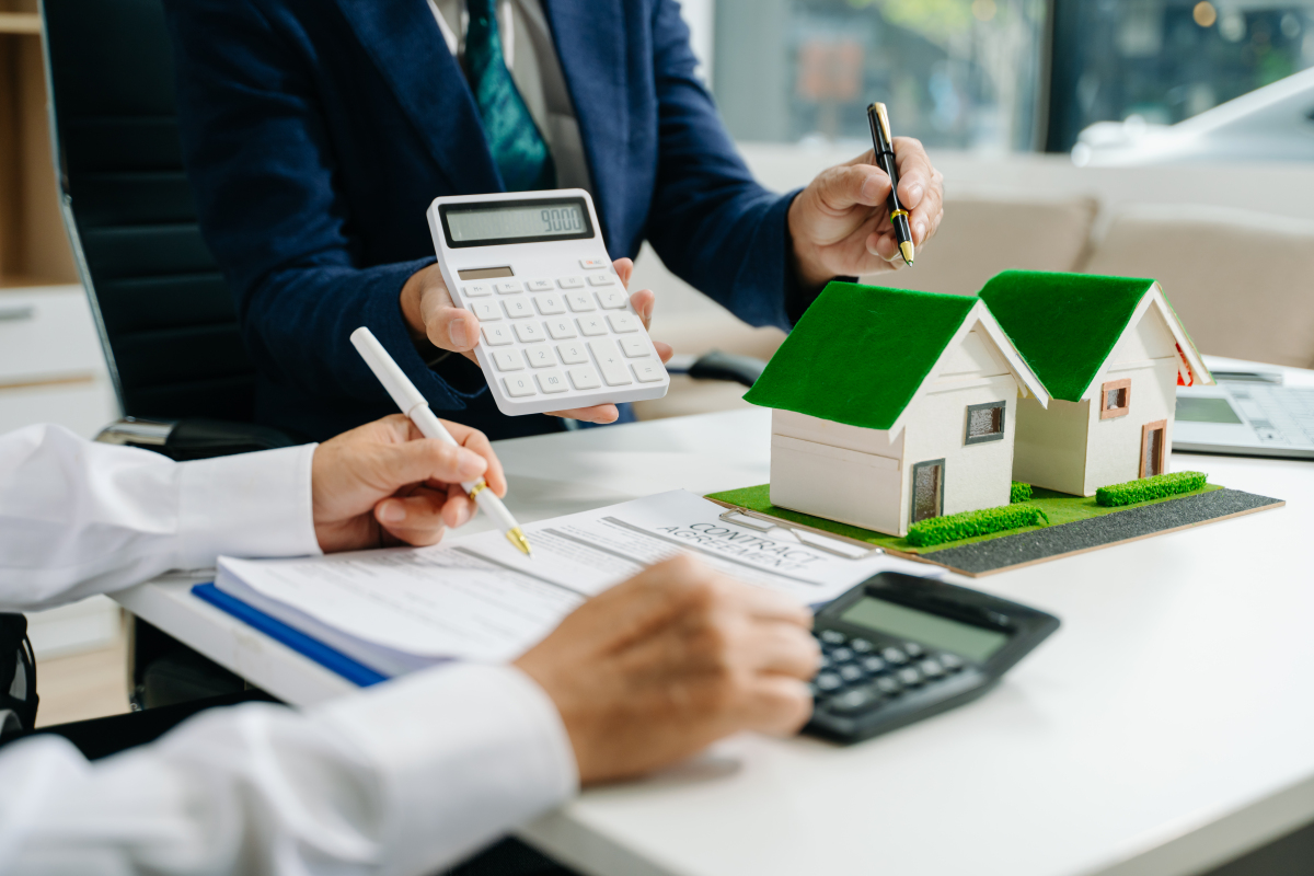 请写出100字选择房地产经济人这个职业的原因