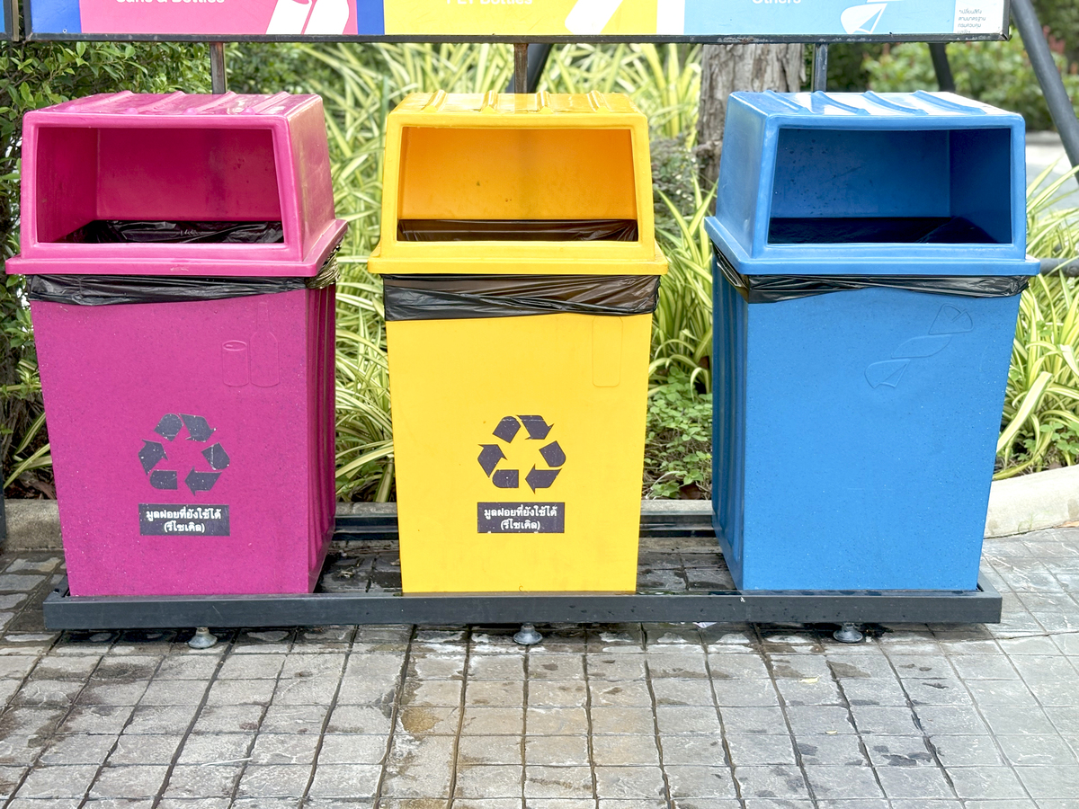 定制高端垃圾桶净化环境创美好家园城市风采垃圾桶选用优质板材 精致做工匠心工艺 肉眼可见的细节棒抗压不变形 耐用抗腐蚀日晒雨淋都耐抗的宣传文案