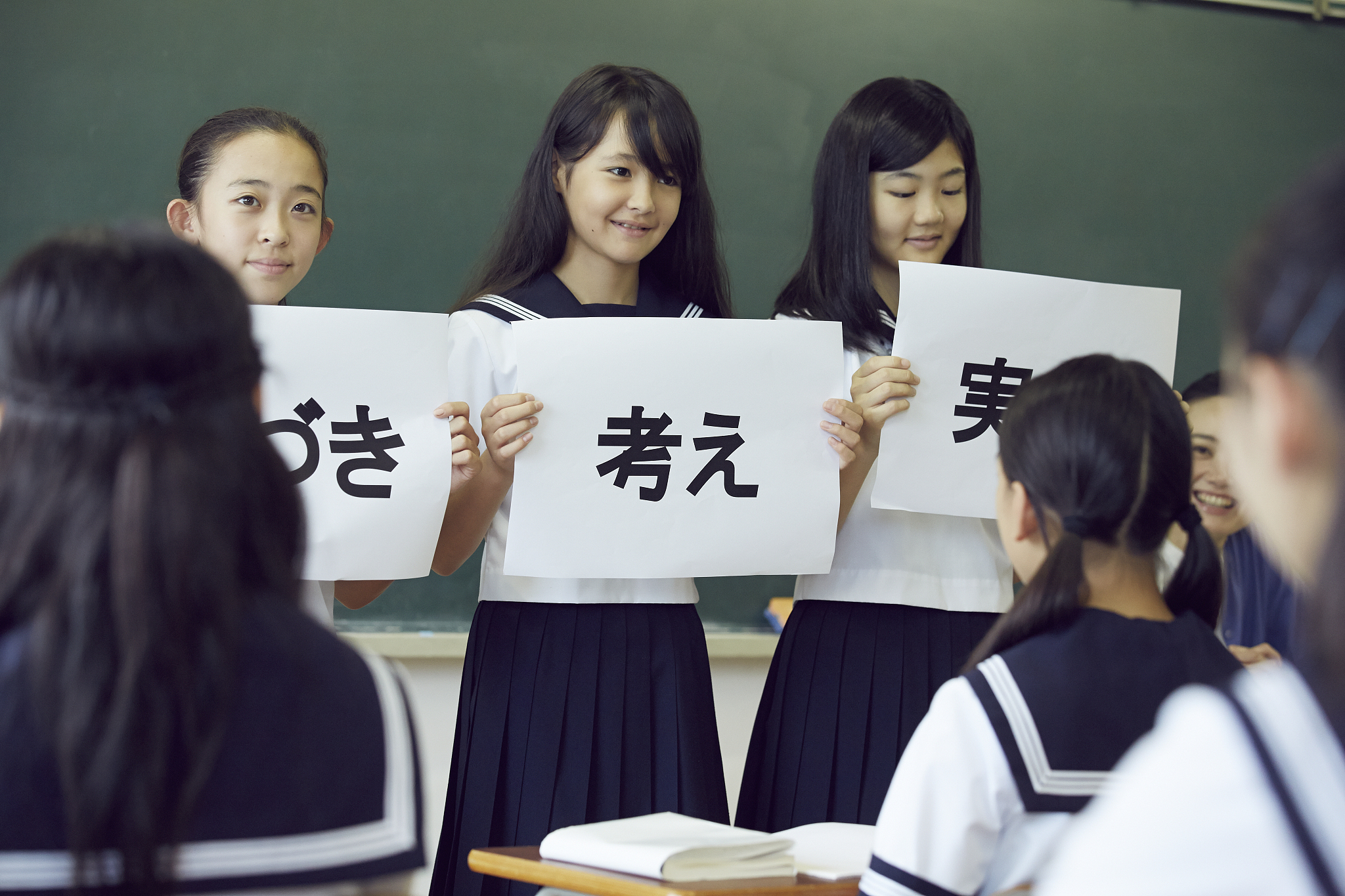 女孩初中毕业生读什么专业用发