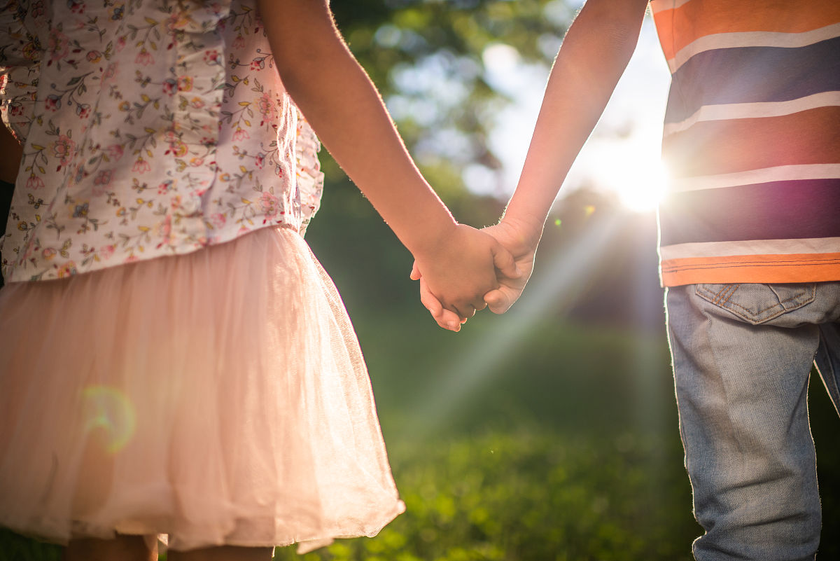 帮我找两句话类似爱一人以白首择一城以终老原话是啥