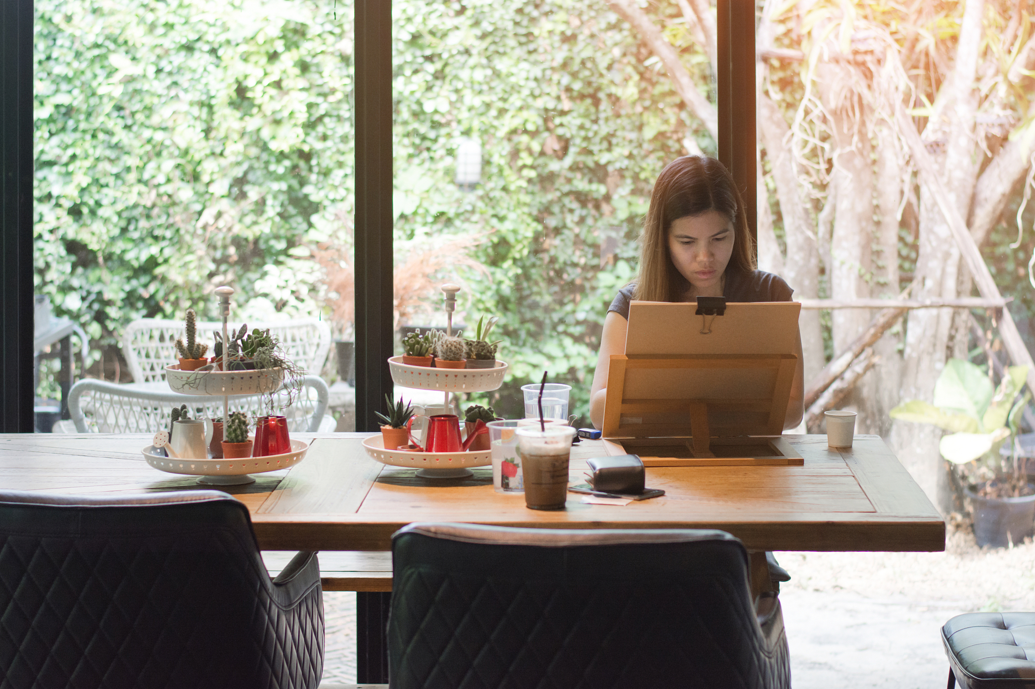 思想是画笔人生是画布人的思想不同人生的画卷也不同。改变你的心态你人生的色彩可以绚烂夺目。读后感