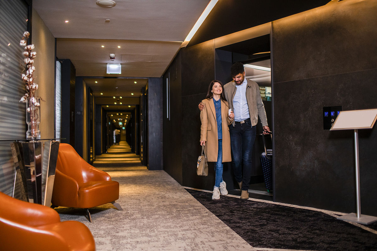 从七大方面——宾客体验20分、后台运营15分、数字营销10分、管控模式10分、组织创新10分、技术赋能10分、业务模式10分。对于重庆希尔顿欢朋酒店做出评价以及原因