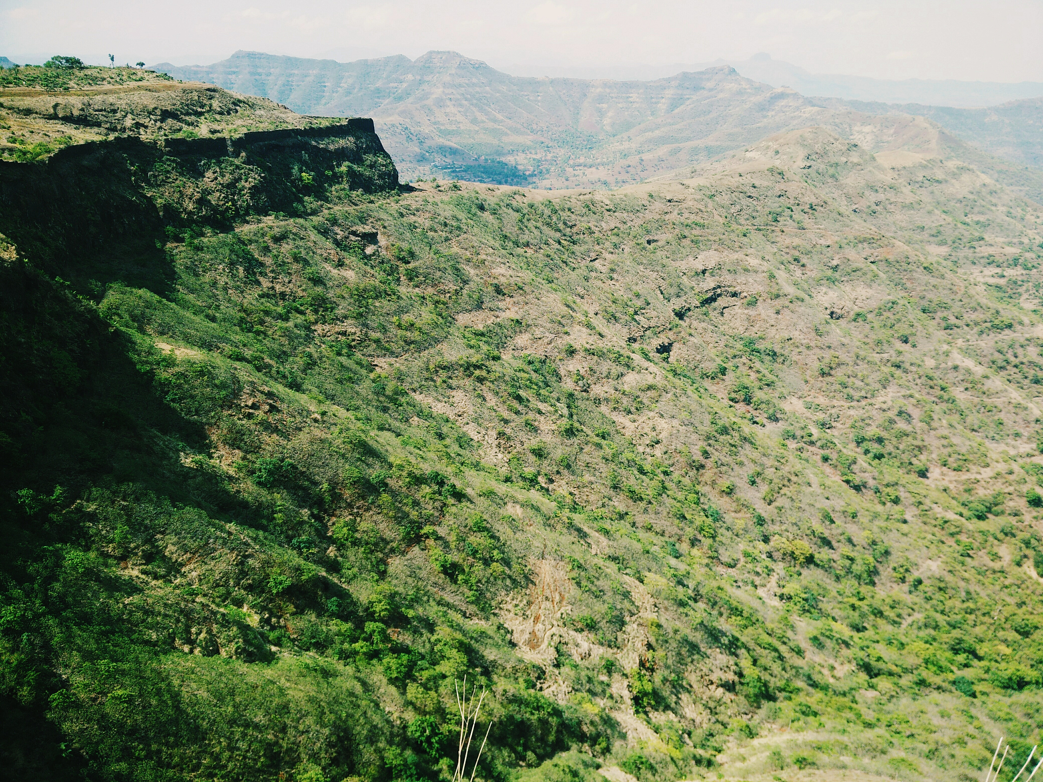 平顶山、尖顶山、台地：谁先形成？侵蚀作用分析