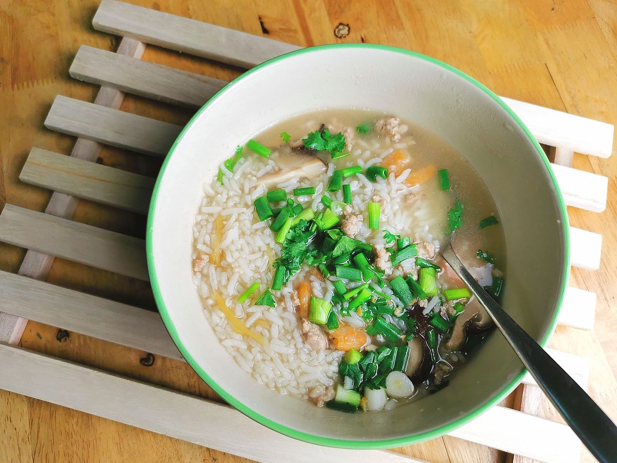 写一句豆汤饭的slogan接地气乡村味一碗豆汤饭乡村味道香滋滋健康美味你值得拥有！继续
