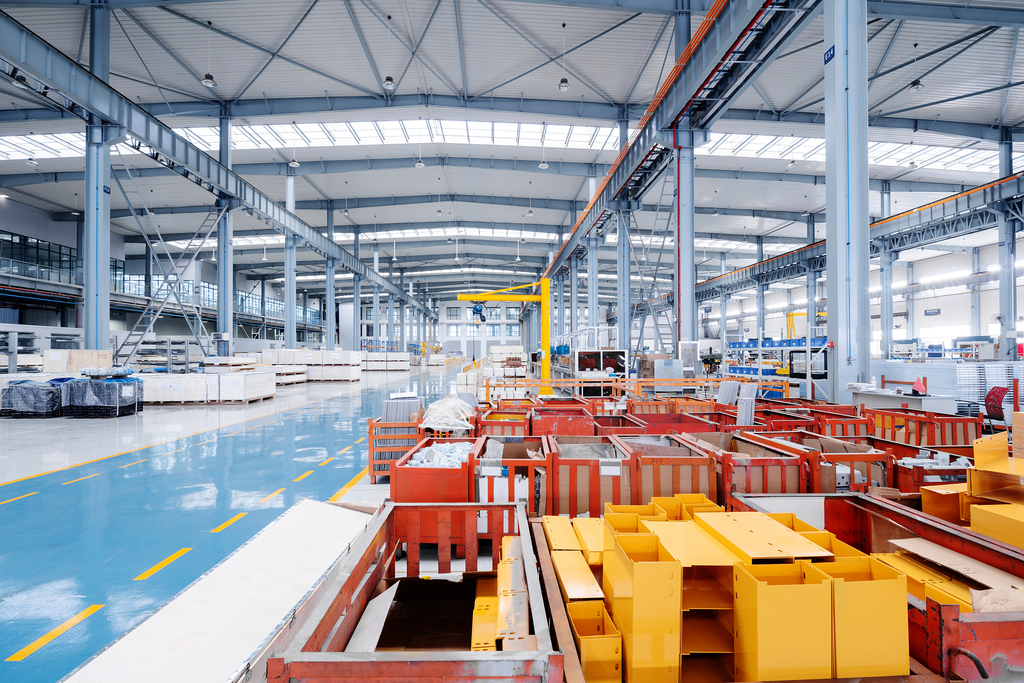 汽车制造车间设施规划研究背景：优化生产流程、人机工程学和可持续性