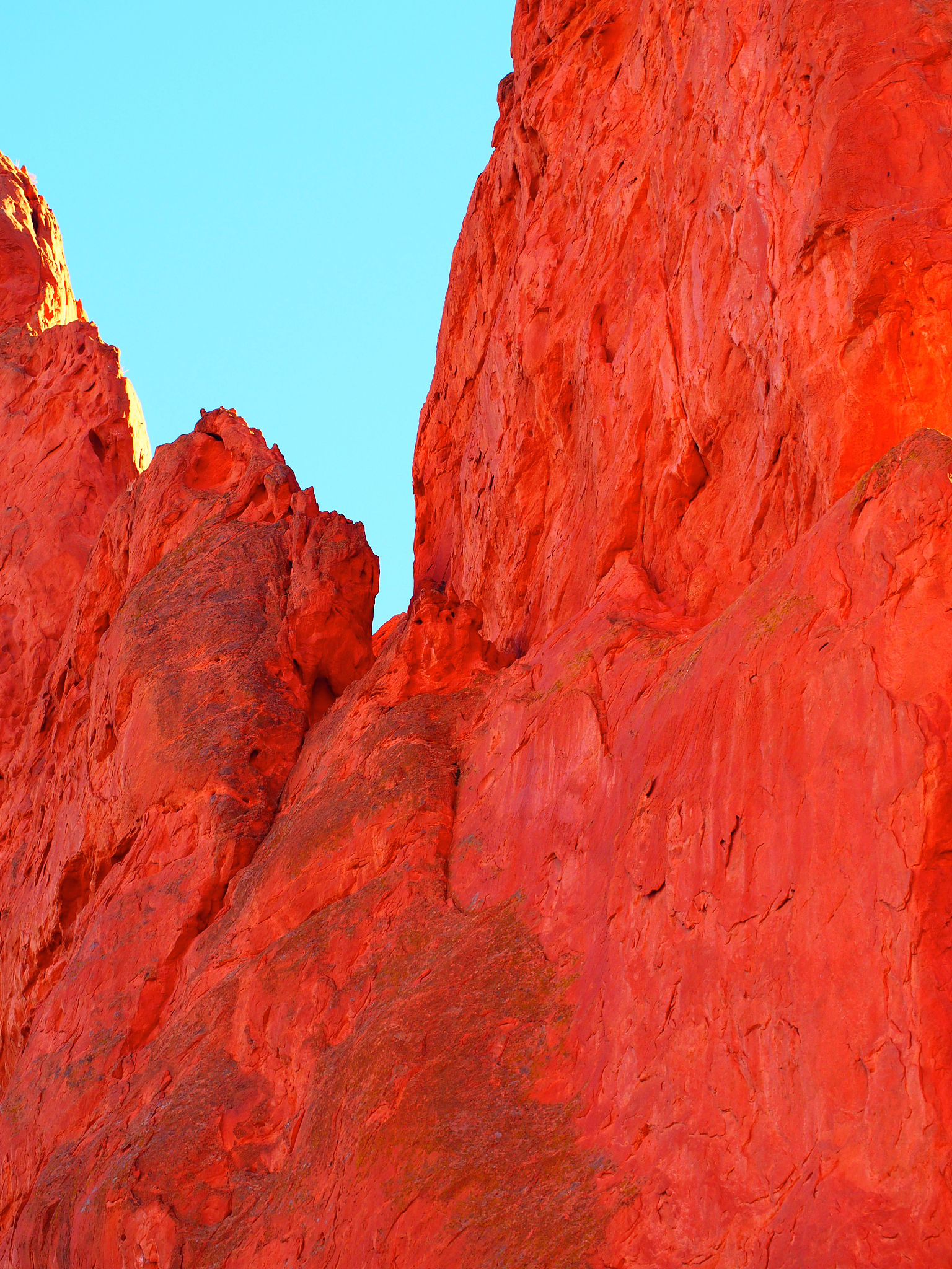 丹霞地貌：中国最美的红色景观 - 奇特地貌、生物多样性、旅游胜地