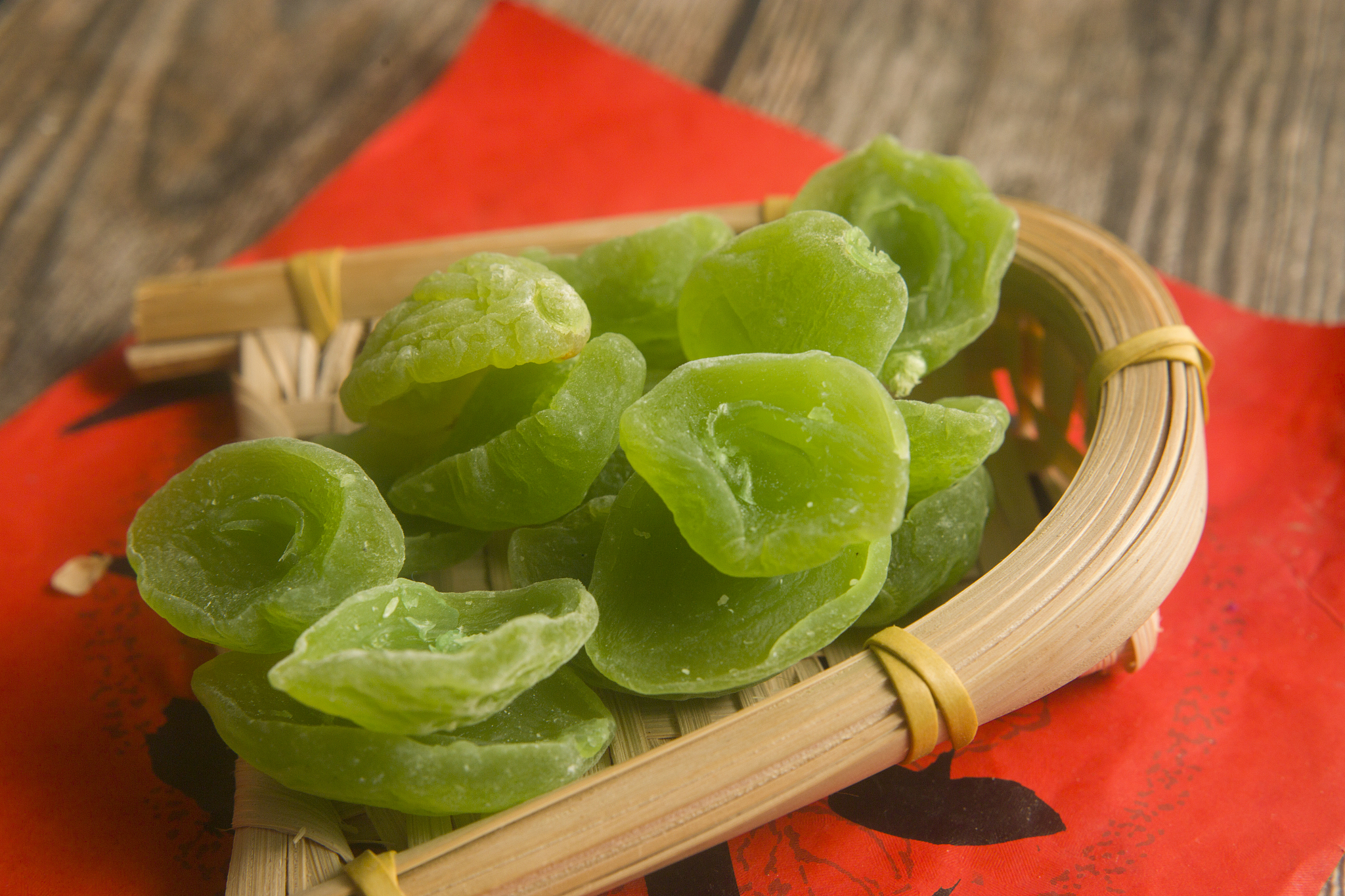 模仿小红书笔记给九种口味的话梅写一个标题