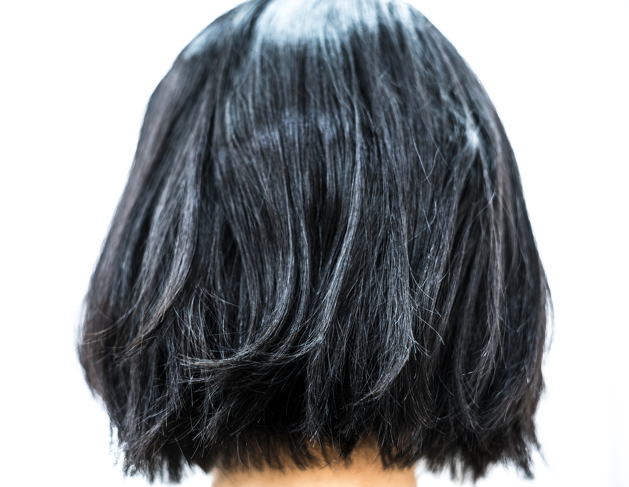 黑油头发漂白拉直：原理、风险和注意事项