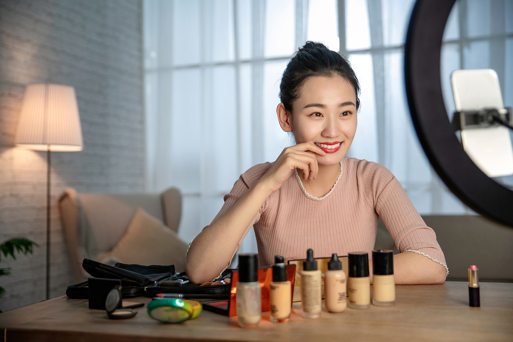 美业：打造自信美丽的你 | 发型、皮肤、化妆、健康全方位服务
