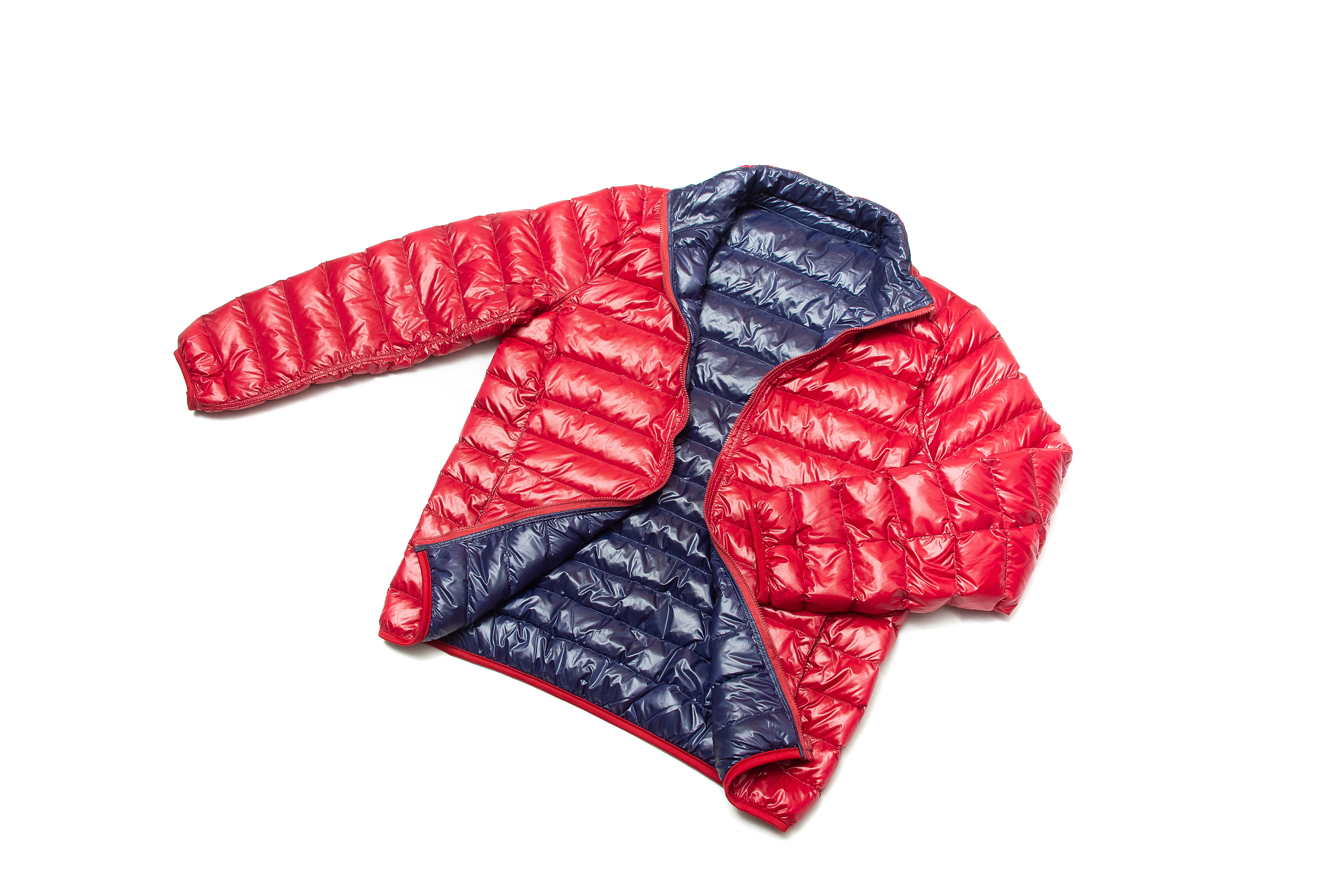 用美式英语写3条关于Men Casual Windbreaker Thin Lightweight Outwear Sportswear Solid Jacket Coat Windbreaker产品的正面评论。内容附带评论标题评论单词数量小于40个单词。