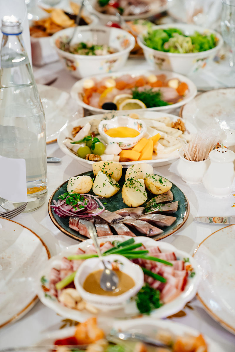 “你都不加菜，我还怎么邀请你呢”的最佳回复