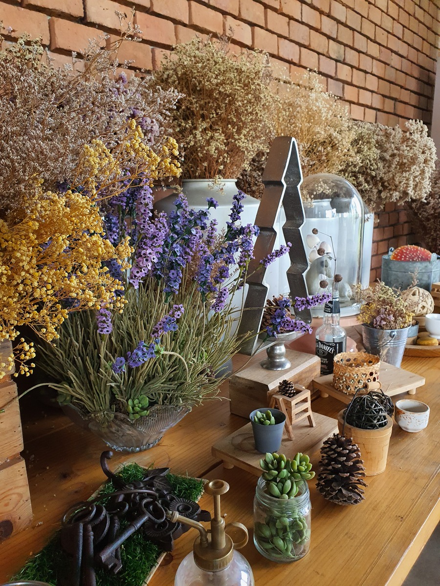 成都五月花艺术设计专业就业前景：不止花艺，更广阔的未来