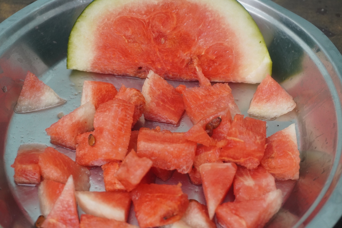 西瓜芒果汁的做法：清凉解暑，简单易学！