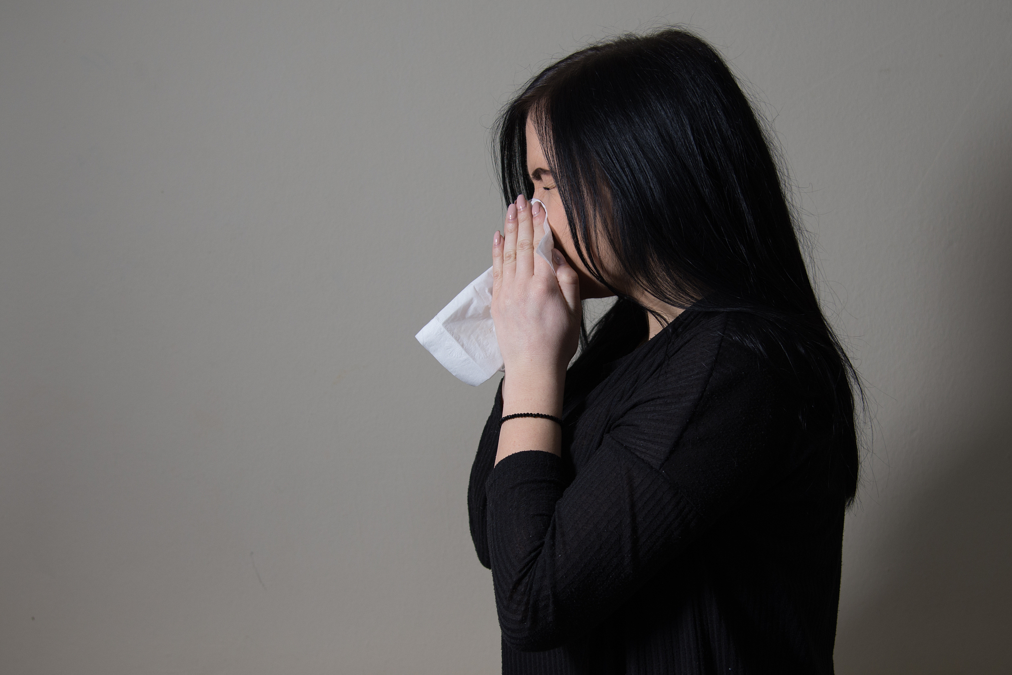女生吃了会快乐的食物你知道几个呢？脾气急躁易怒多喝豆浆因为它富含维生素B1和钙晚上焦虑到睡不着的多吃无花果富含维生素B3、舒缓情绪压力大的多吃开心果富含镁元素减少压力荷尔蒙皮质醇过多分泌缓解压力容易紧张的多吃青椒富含维生素C提高保护力另外青椒还能促进食欲帮助消化情绪起伏大的多吃卷心菜富含维生素B6、姨妈期前呢特别适合吃情绪呢总是低落的多吃牛肉补充维生素B12、心情愉快的女孩子呢颜值都不会太低这些食