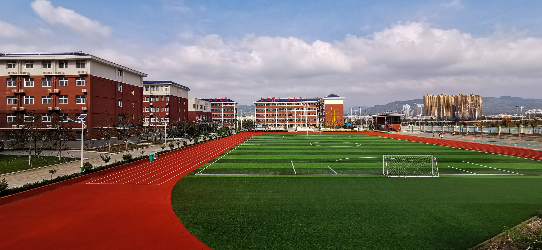 河南西部山区学校的体育场馆