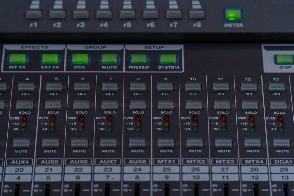 翻译成汉语ご提供頂いた設定で我々のEVE-NG環境でCPMの切り替えを試させていただいた所では、CPM切り替えコマンド投入からsshで再ログインできたまでの時間はTimo’s Line設定変更前の34秒ぐらいから12秒になりました。試験装置：7750 SR-1eSoft VER：TiMOS-C-160R7-1EVE-NGのTimo’s Line設定：slot=A chassis=SR-1e car