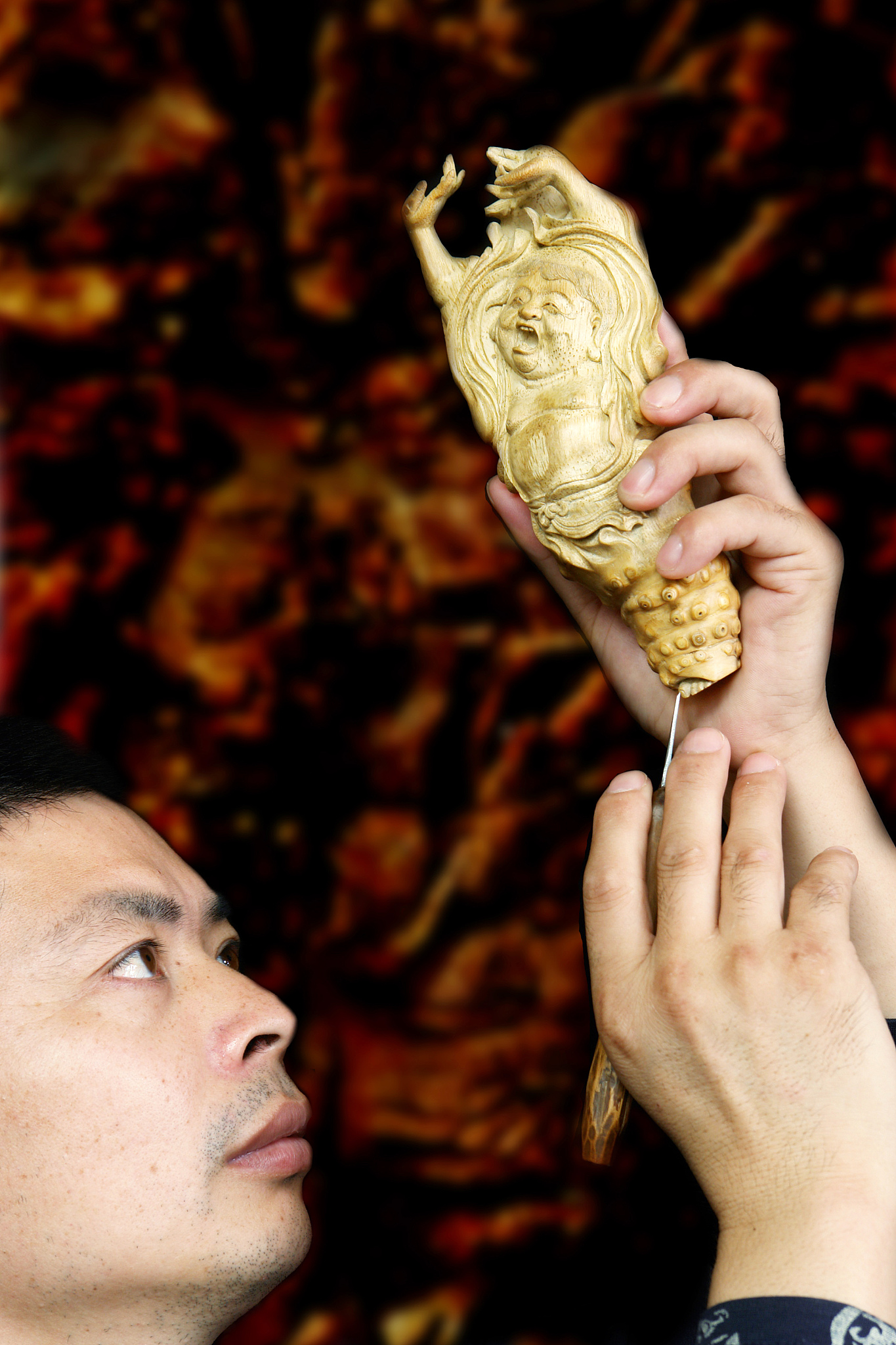徽州竹雕大师洪建华