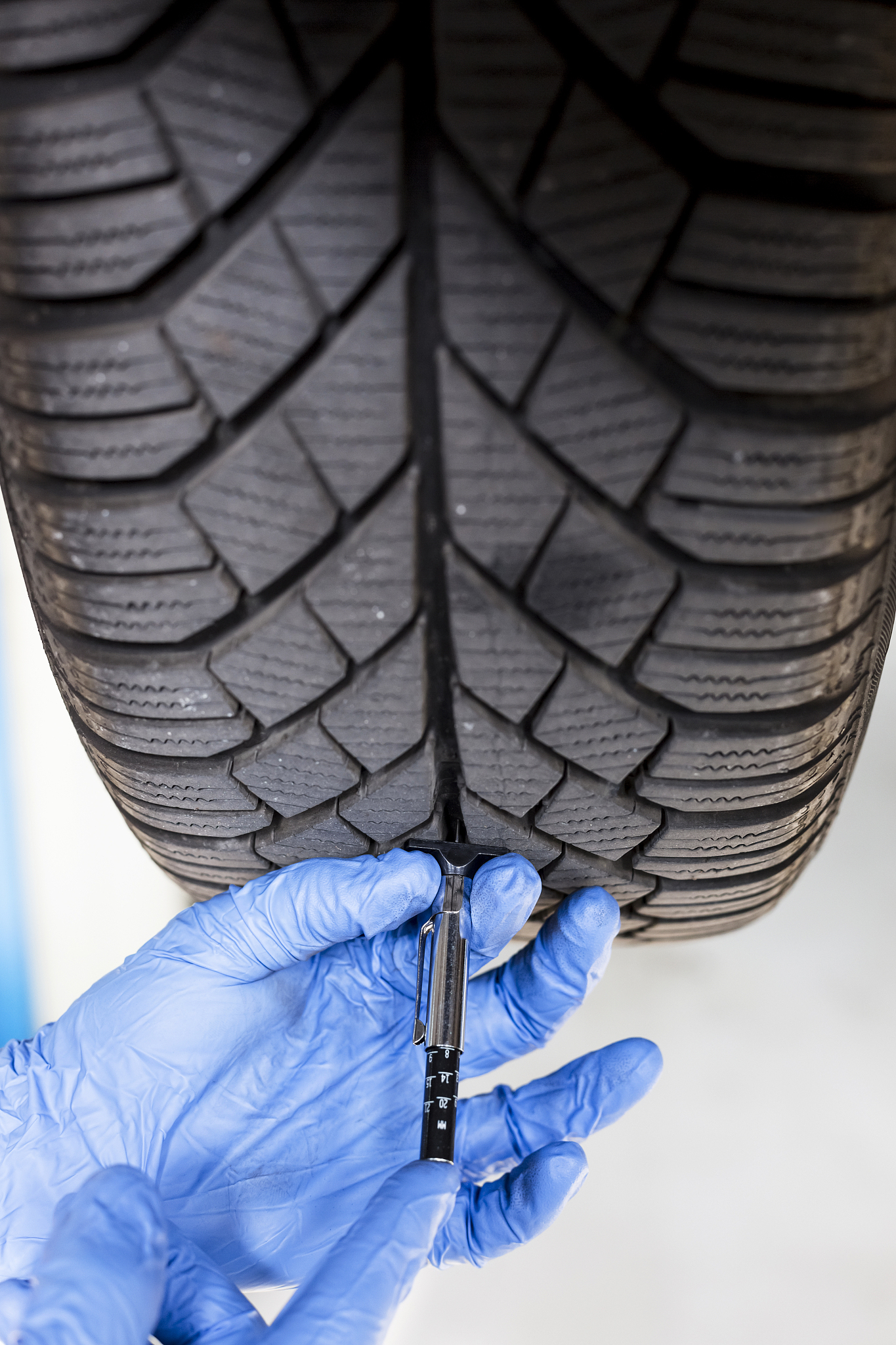 checking correct tire tread depth