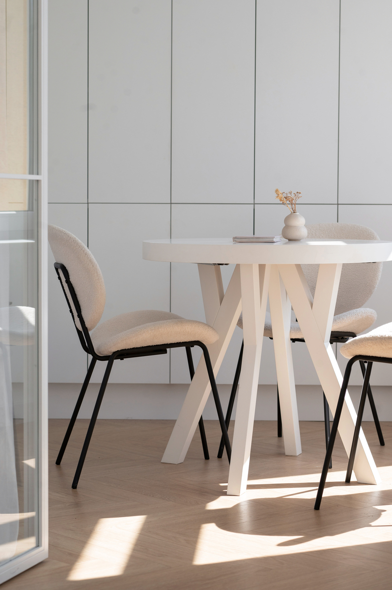 舒适皮革餐椅，简约大气，用餐更愉悦！