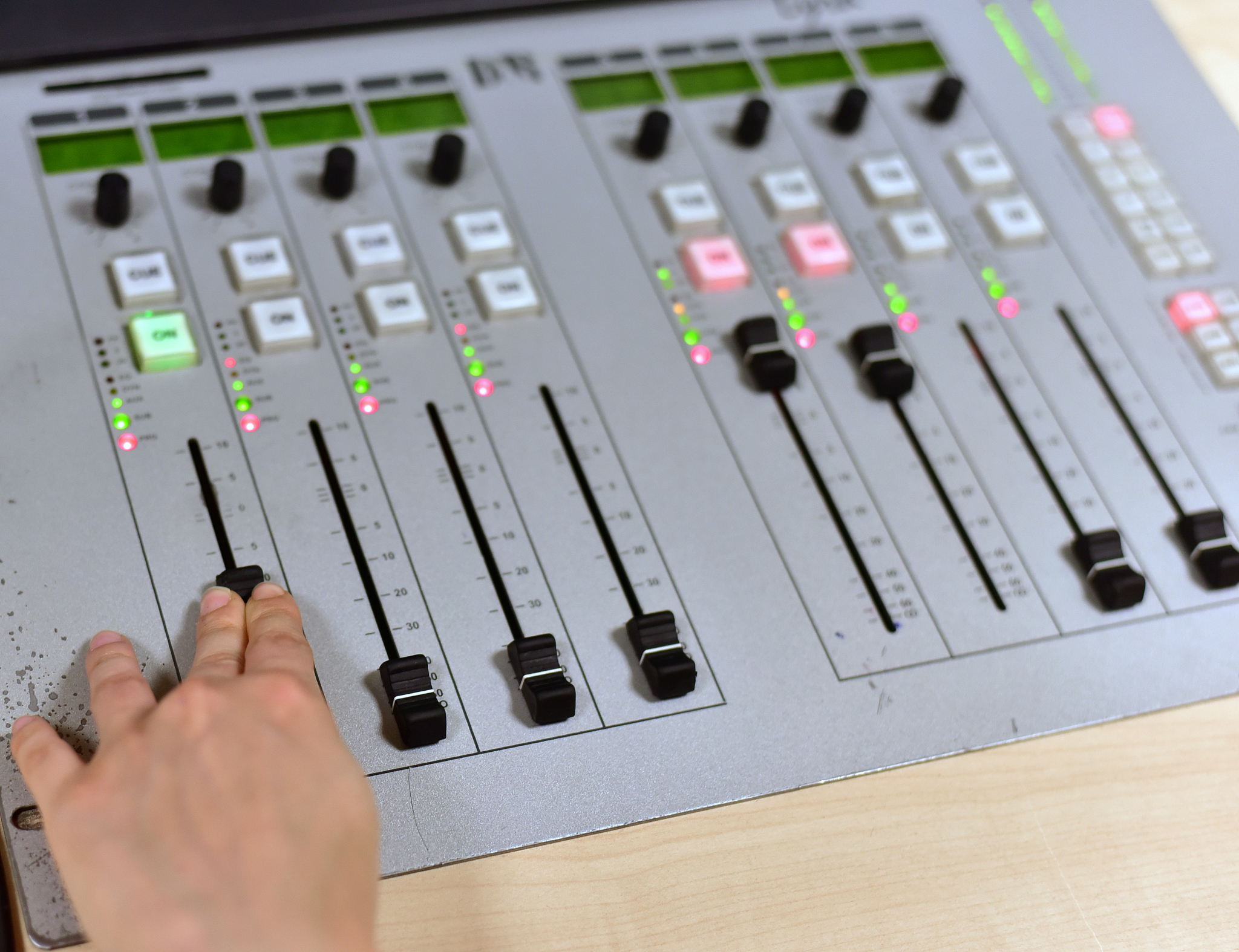 需用将混音盘的声音通过音频线录入到电脑如何将line in的音频输入接口转换到电脑的USB输入接口