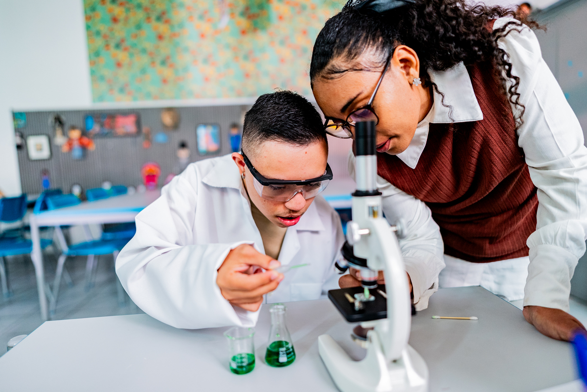 扫描电镜培训：材料加工研究生必备技能