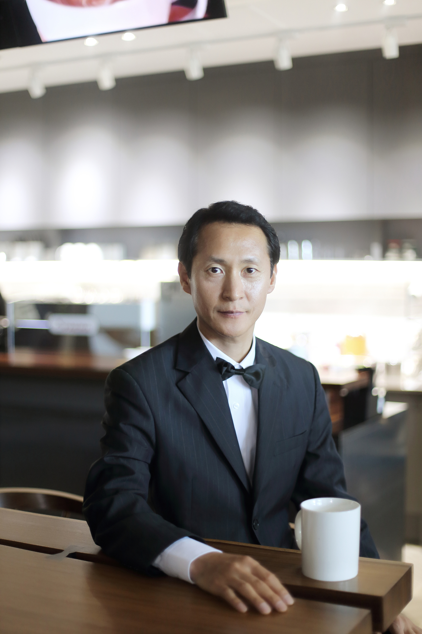image of restaurant manager