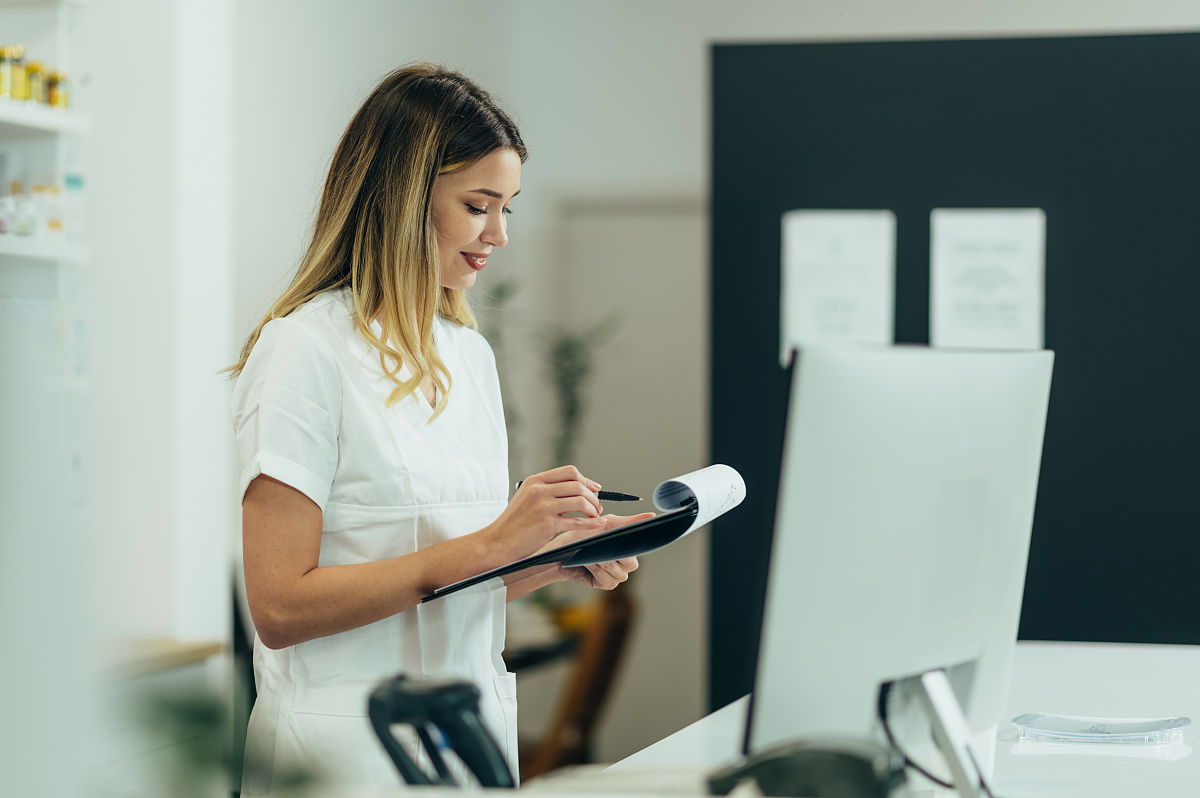 重庆市第二卫校药剂专业学习指南：如何成为优秀的药剂师