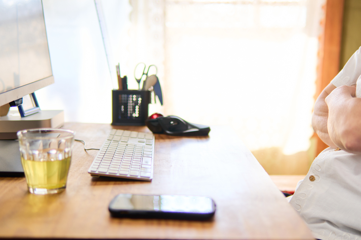 从疲倦到充实的一天：我的居家工作日记录