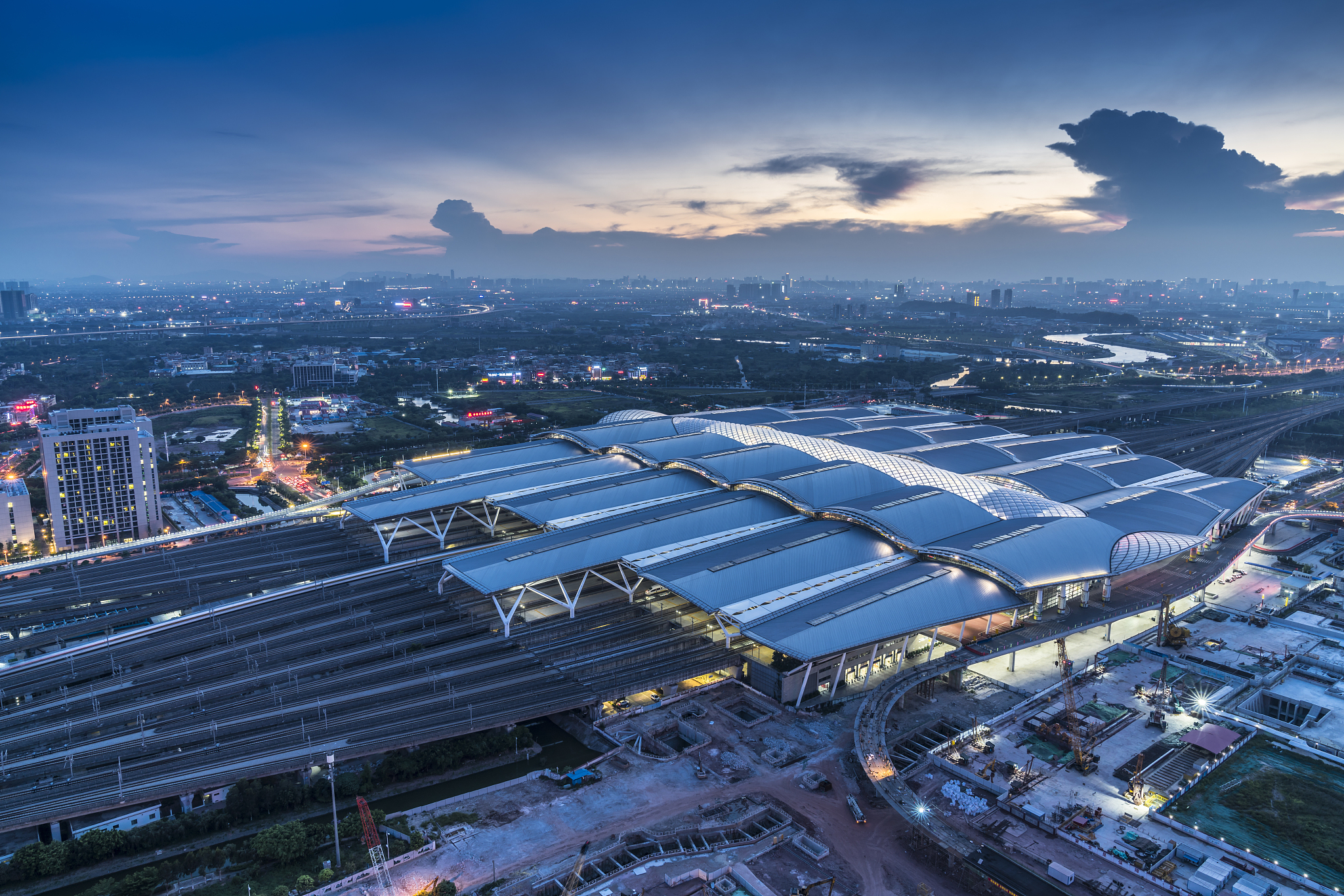 四川高铁学校--用微笑告别昨天