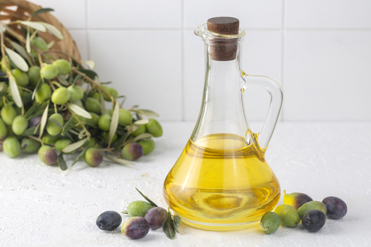 请你比较下橄榄油、亚麻籽油和葵花籽油对人的好处