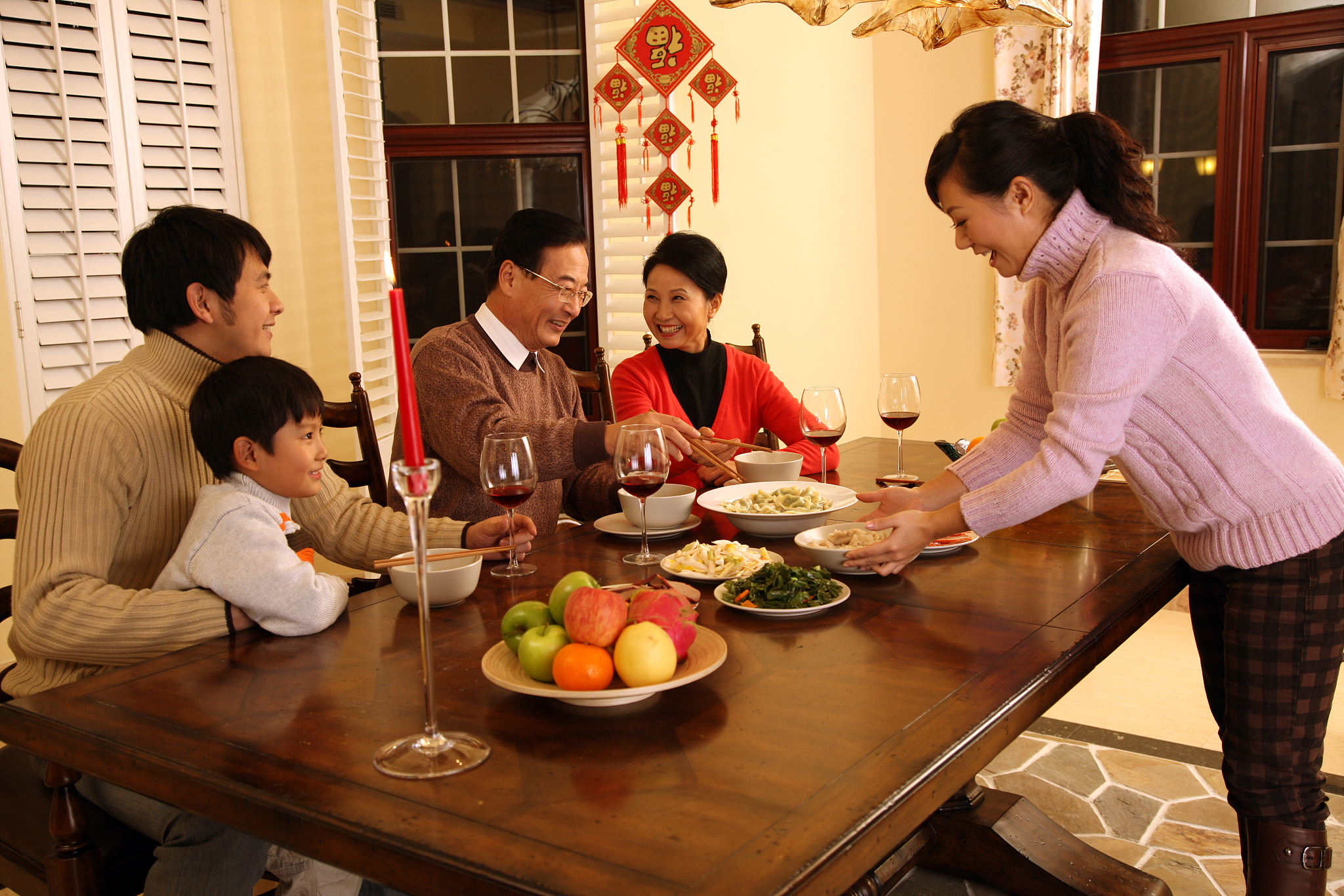 公公婆婆与儿媳的厨艺纠纷：如何化解家庭矛盾？