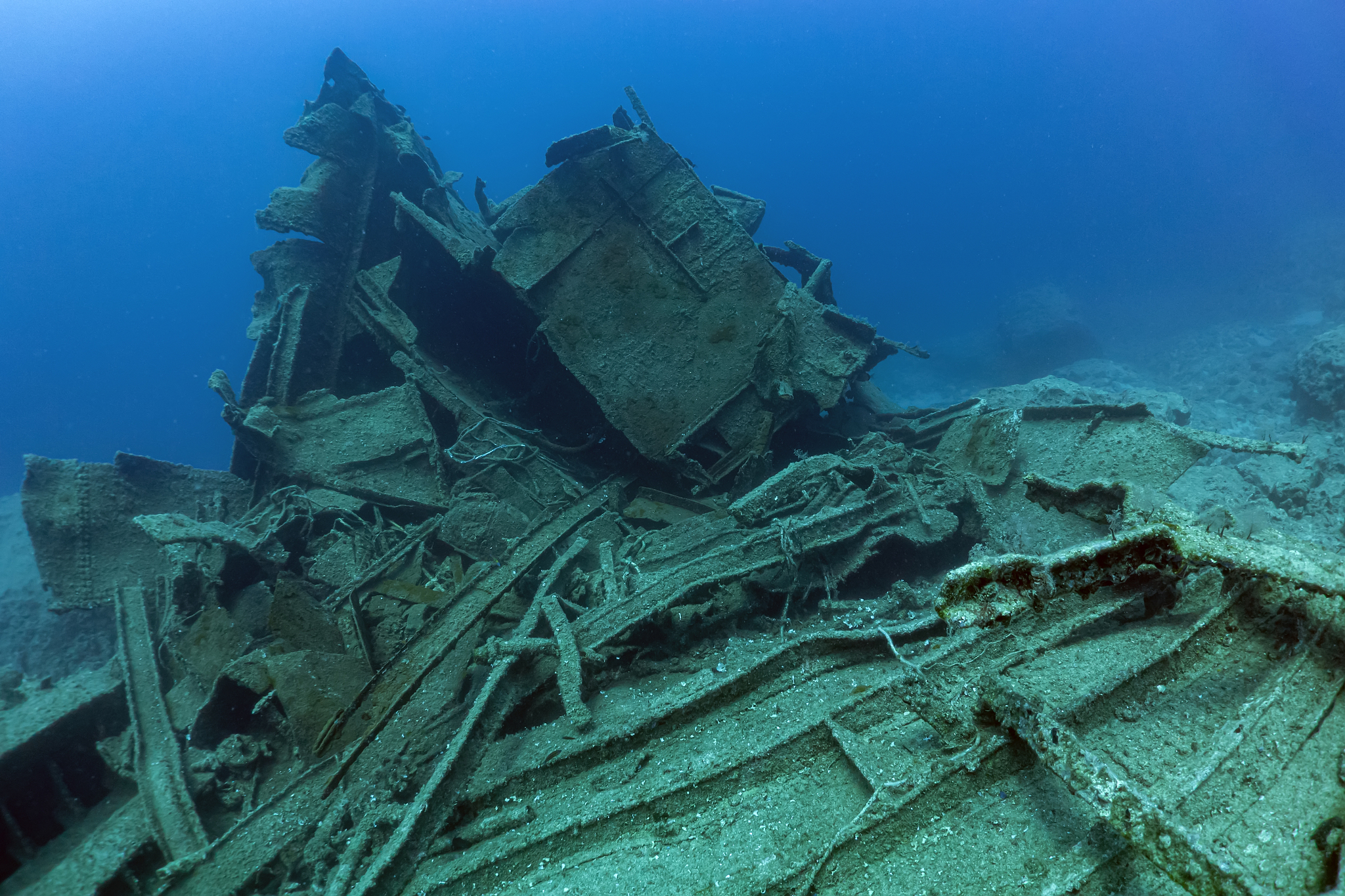 scuba diving ship wreck photo