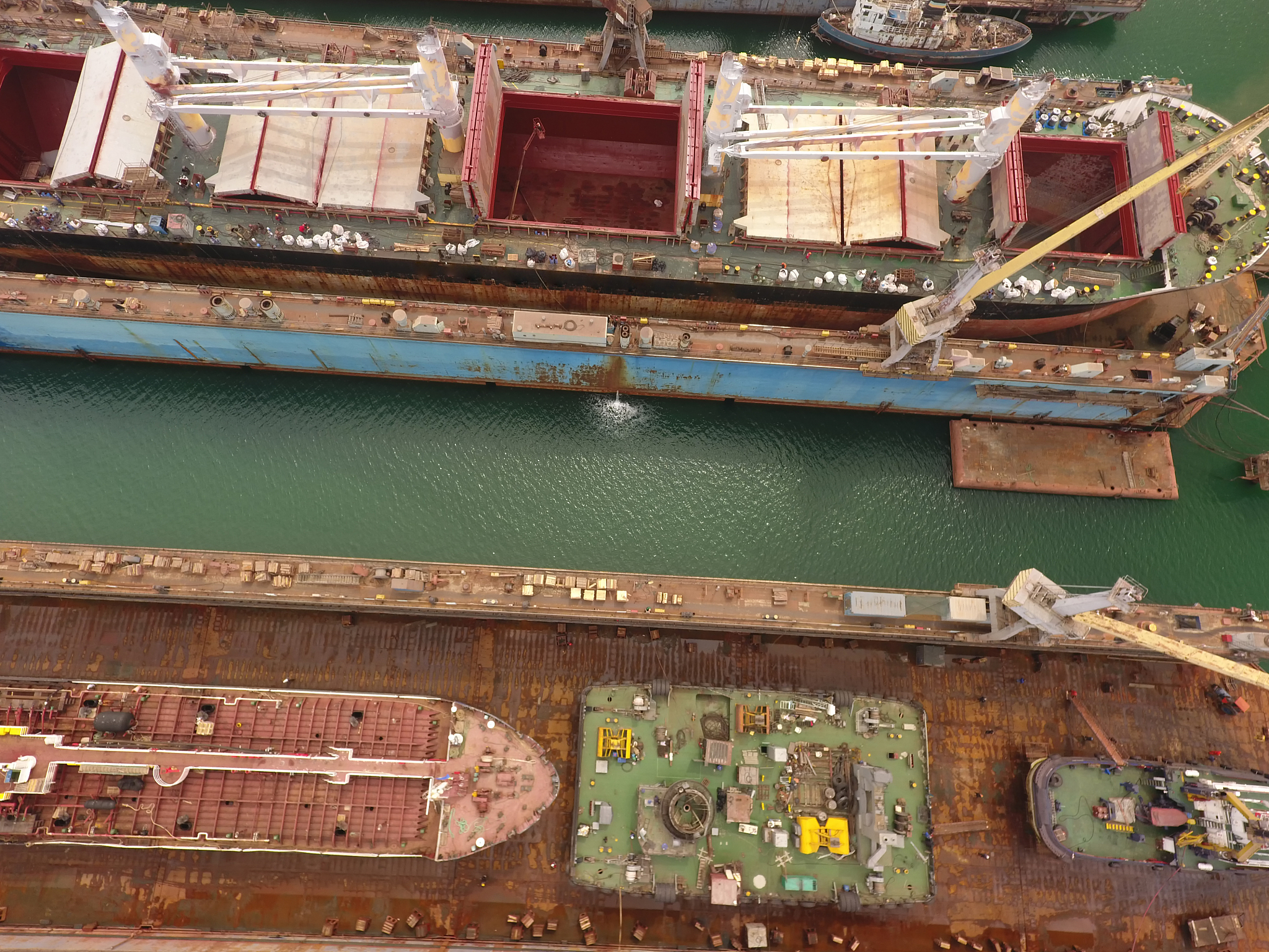 Qinhuangdao Port: Obtain Shipyard Entry Permit One Day in Advance