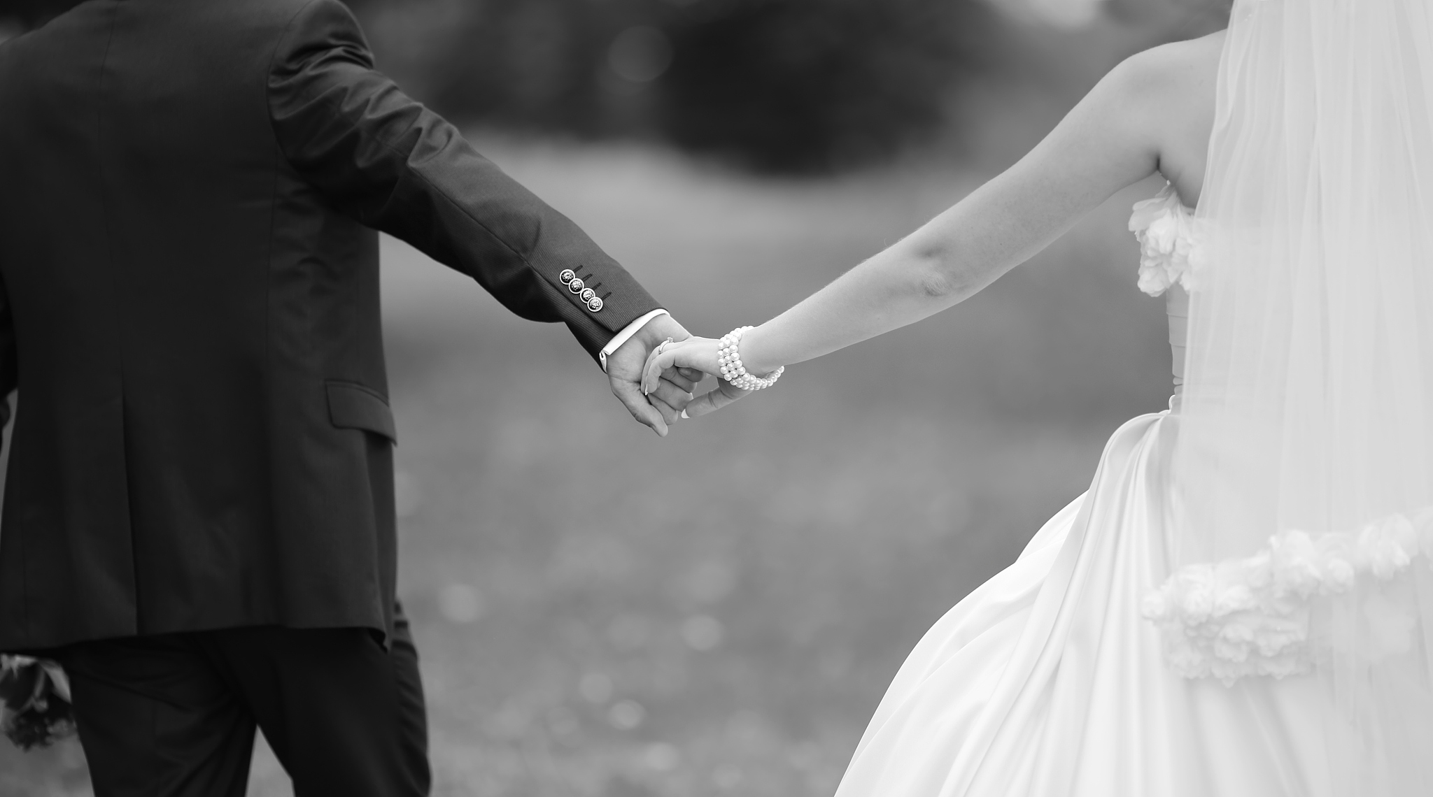 hands of a young newly wed couple