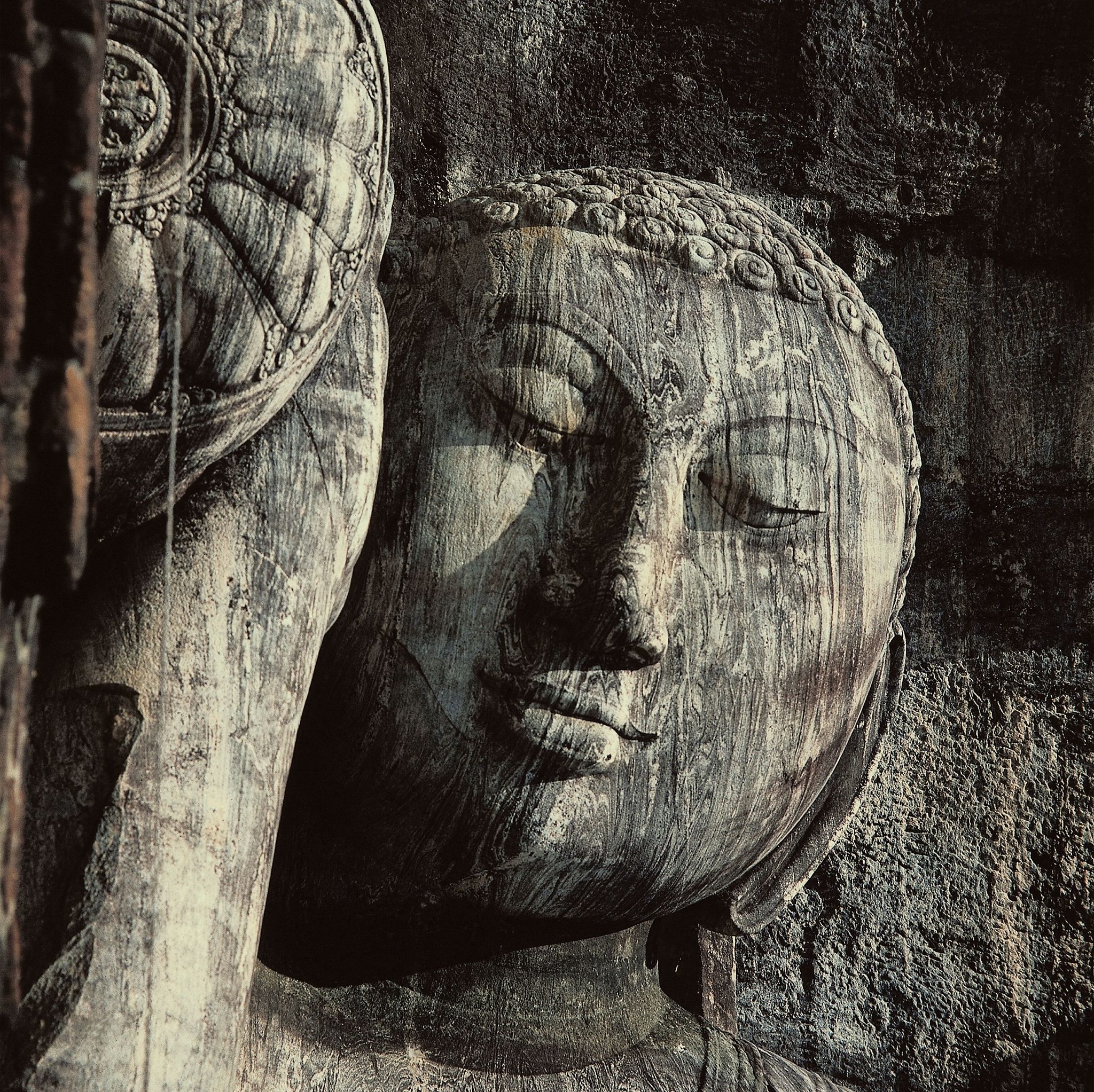 Midjourney 指令：绘制三位圣佛画像