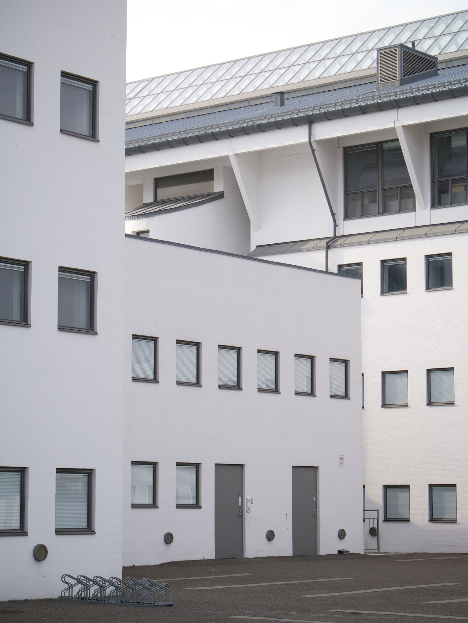 教学楼建筑类都配置了哪些设备设施系统