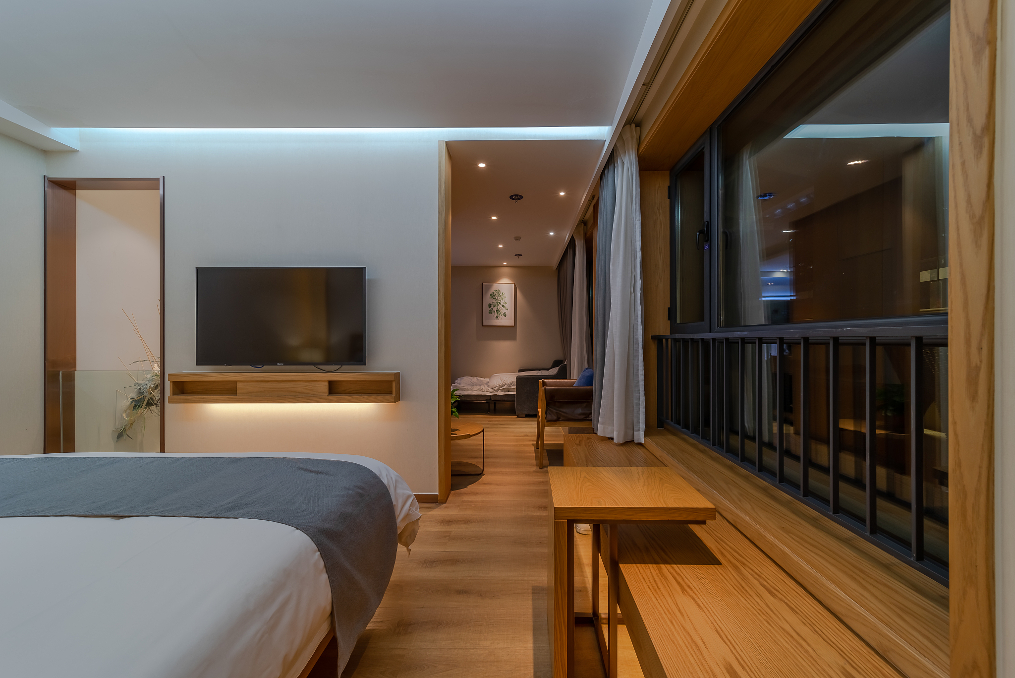 写三百字酒店入住点评…本次毕业旅行第一站长沙入住长沙璞境酒店各方面体验都不错特别是前台小刘非常好