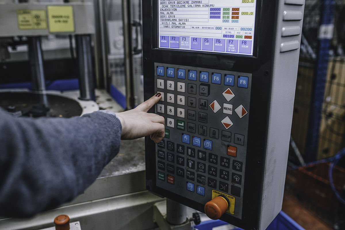 分拣工作站编程与调试实训任务总结 - 掌握机械臂控制、图像处理、电机控制