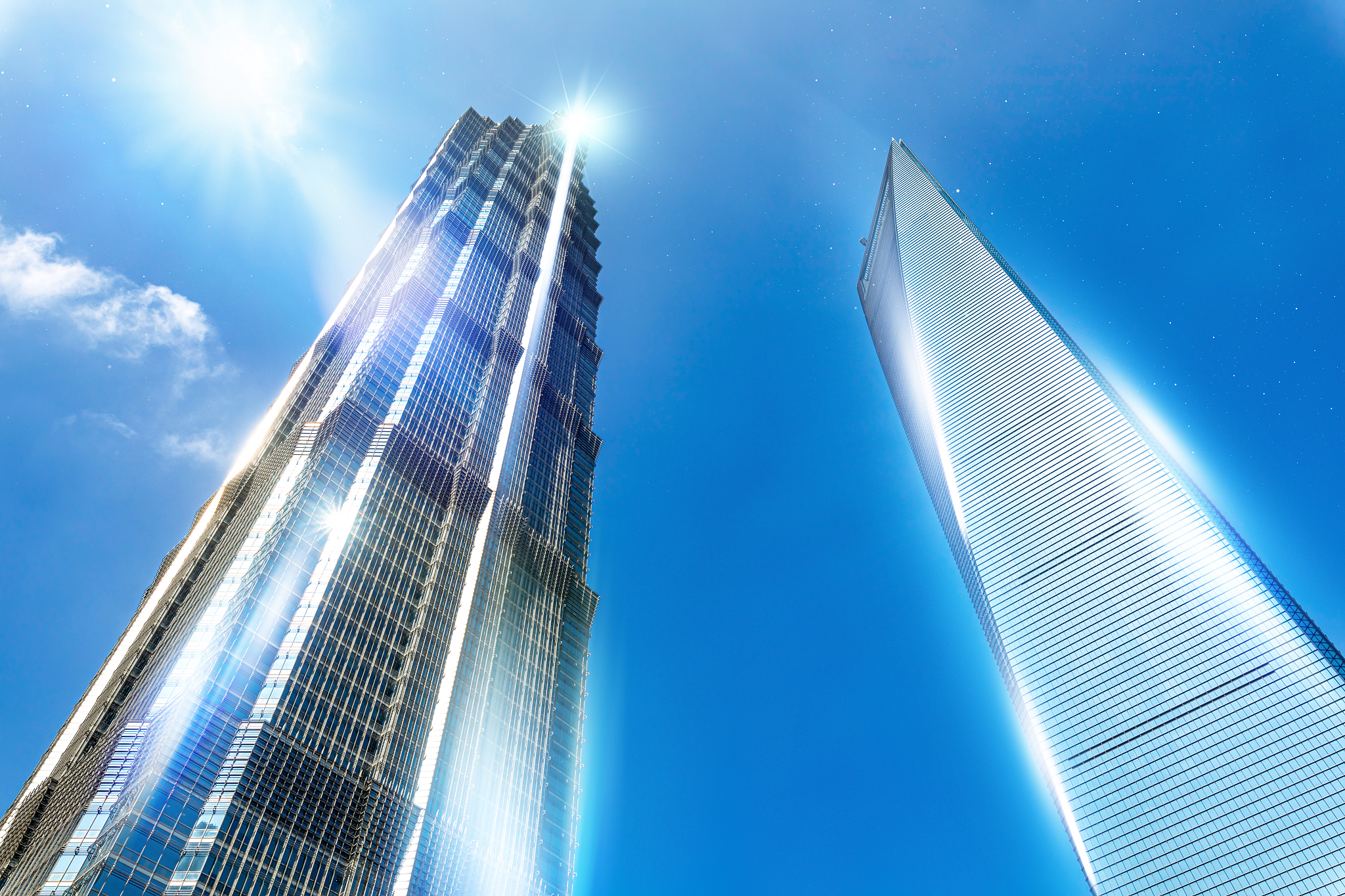 阐述现阶段大城市里这类超高层建筑方兴未艾但是部分超高层建筑项目由于市场定位不准确等导致财务效益、运营效益等问题出现因此有必要探讨市场定位对超高层建筑的绩效影响500字