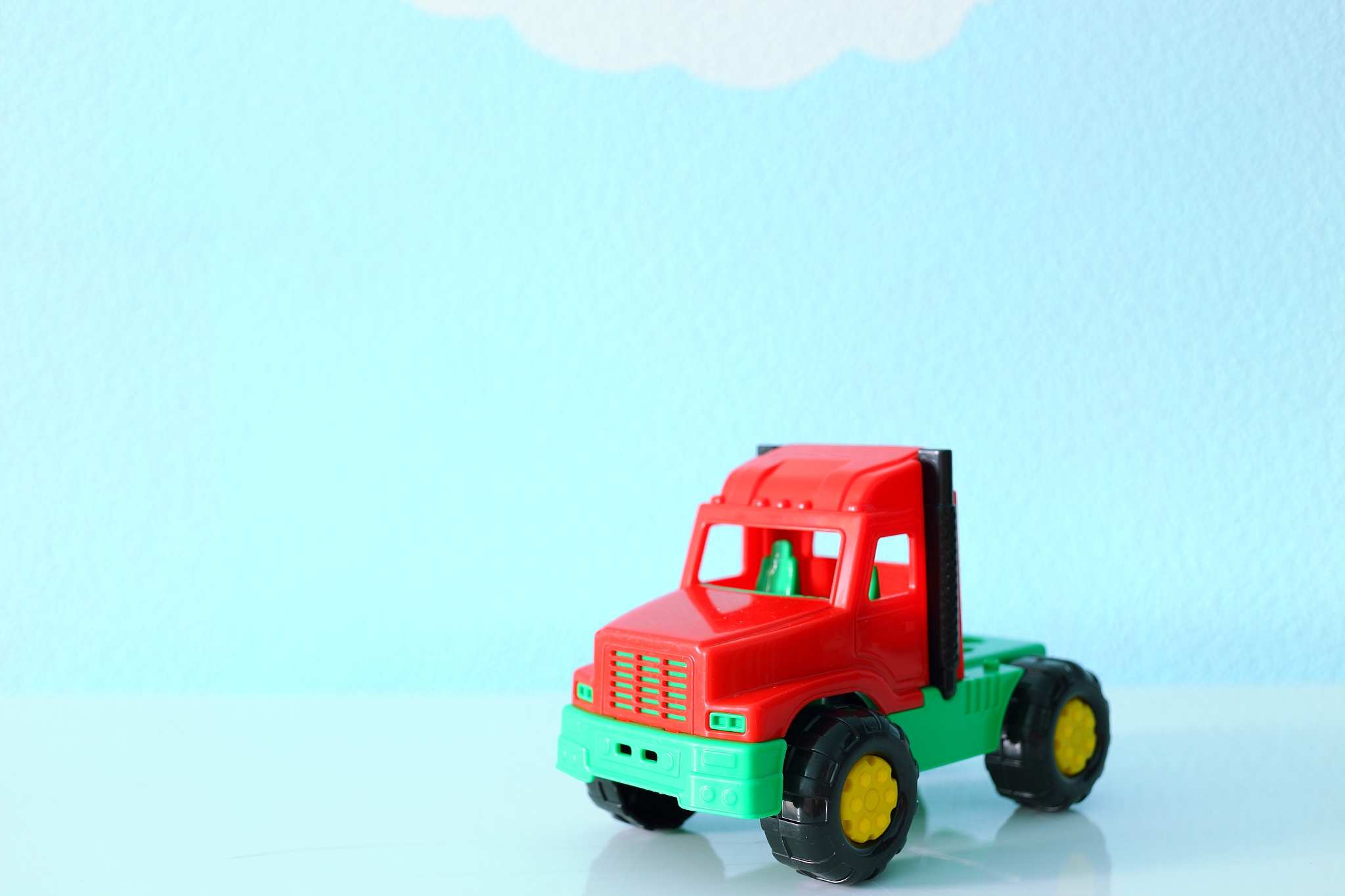 检查下列文字有无单词拼写错误PRODUCT PROFILETHIS KIDS RIDE-ON TRUCK FEATURES 3 COLOR OPTIONS FOR CHILDREN AGED 3-8 LOADED WITH ENTERTAINMENT FEATURES LIKE USB SDMP3BLUETOOTHRADIO PLUS BRIGHT LED LIGHTSYOUR KIDS WILL