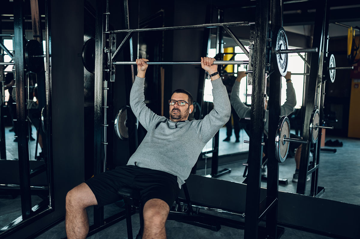 我可以通过哪些训练锻炼胸部的肌肉