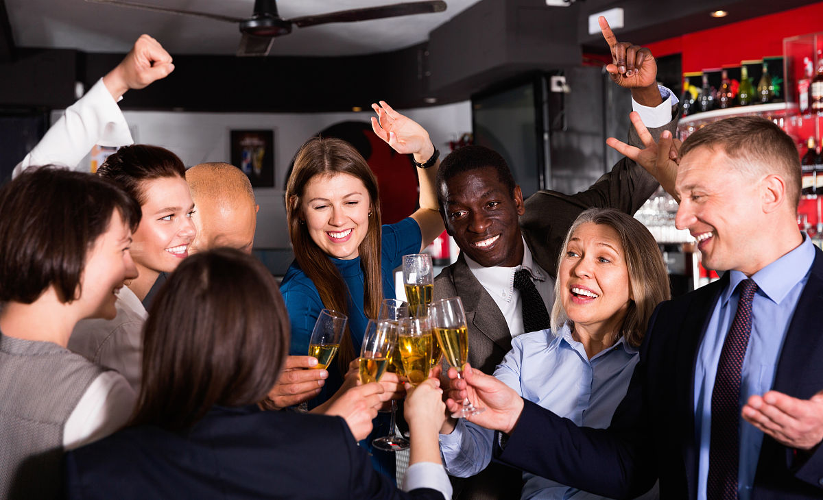 微信群友聚酒：提升团队凝聚力和人际交往能力的利器