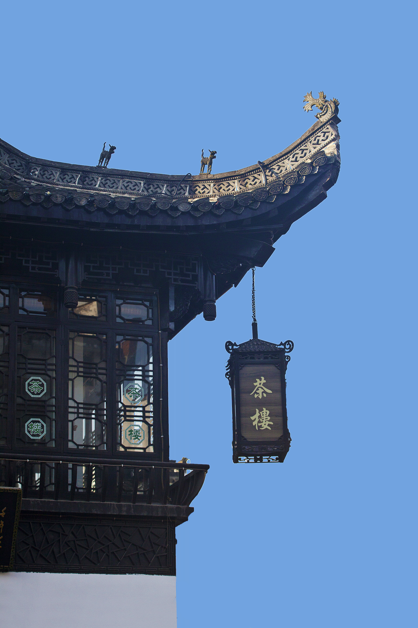 用以上所述帮助我写一篇关于中国风建筑的论文