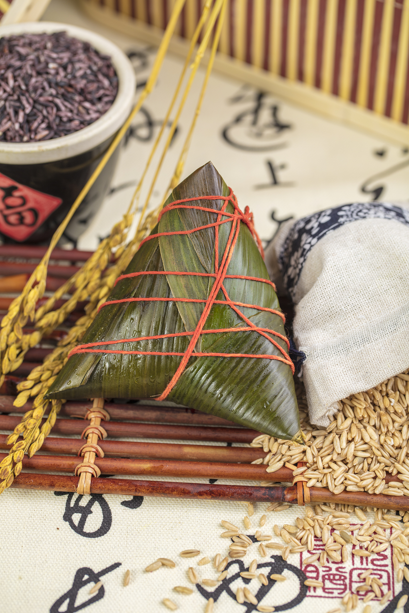 请帮我写1篇650字博客文章主题是：豆沙粽子的做法