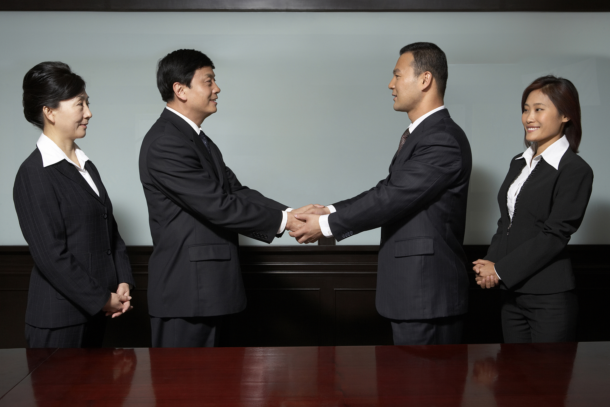 关于会面礼仪、谈吐礼仪、交谈礼仪的观后感具体可以写这个礼仪的动作要领、如何做到标准、如何学以致用、礼仪的重要性、怎么带动身边人等等