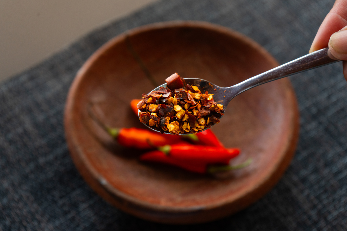 写一段关于漏鱼儿调味过程的70字文案